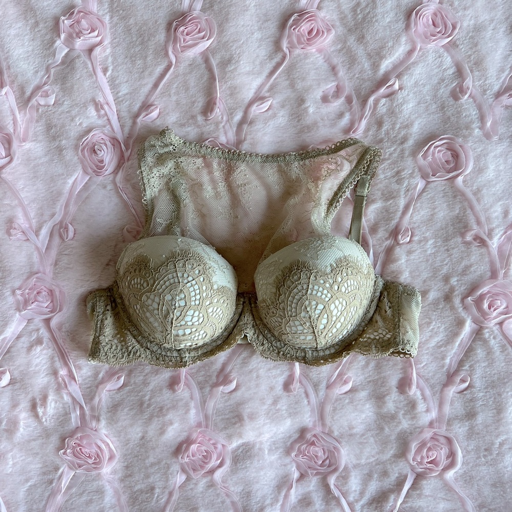 NEW Victoria’s Secret Dream Angels Lined Demi Size 34B High Neck Lace